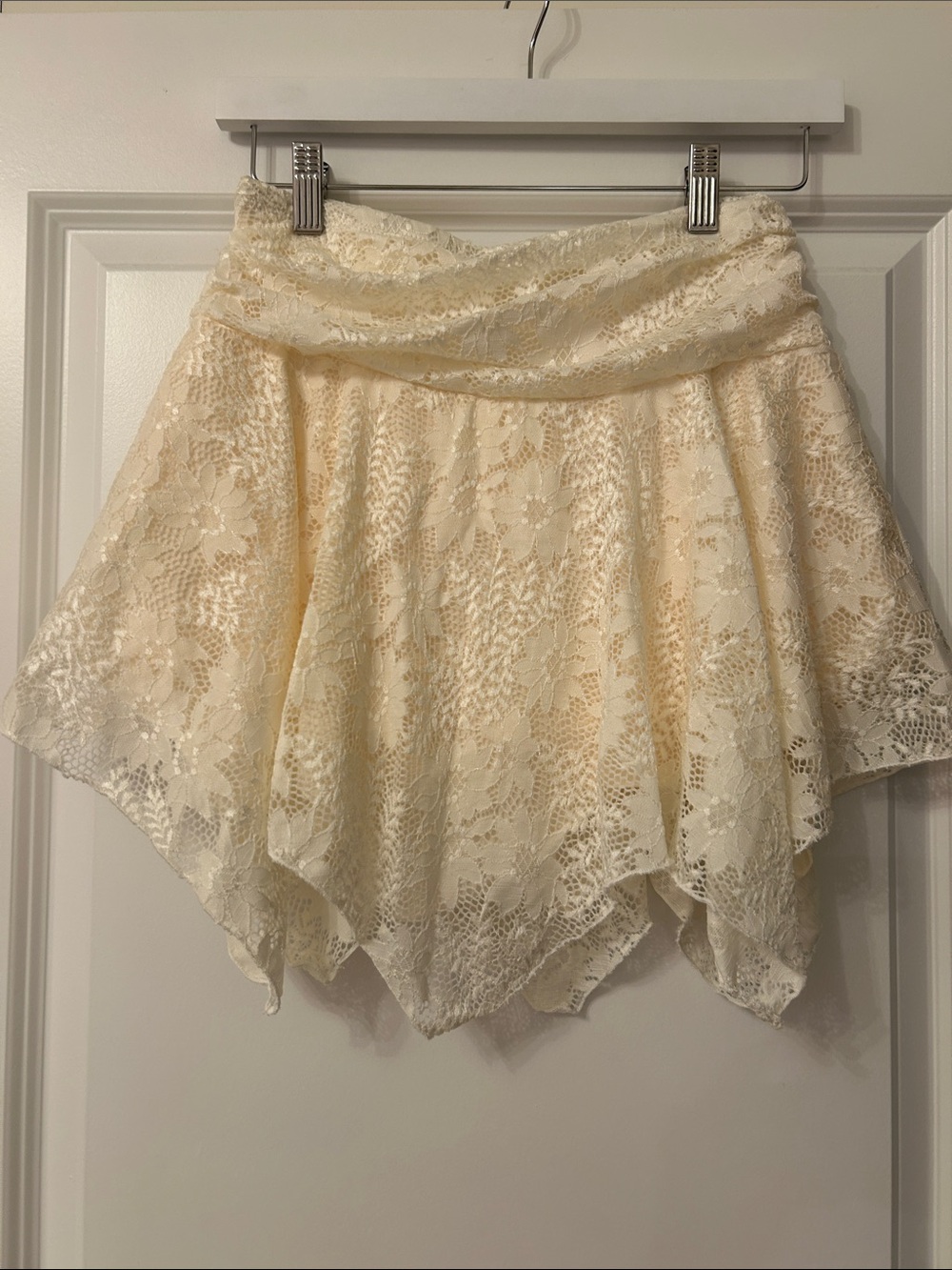 Lace Handkerchief Hem Skirt in Cream